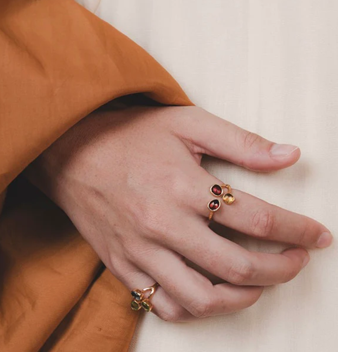 Bague Bali - Grenat, Plaqué Or 24K