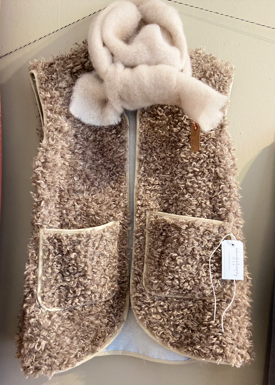 gilet en fausse fourrure 2 poches plaquées sans fermeture 