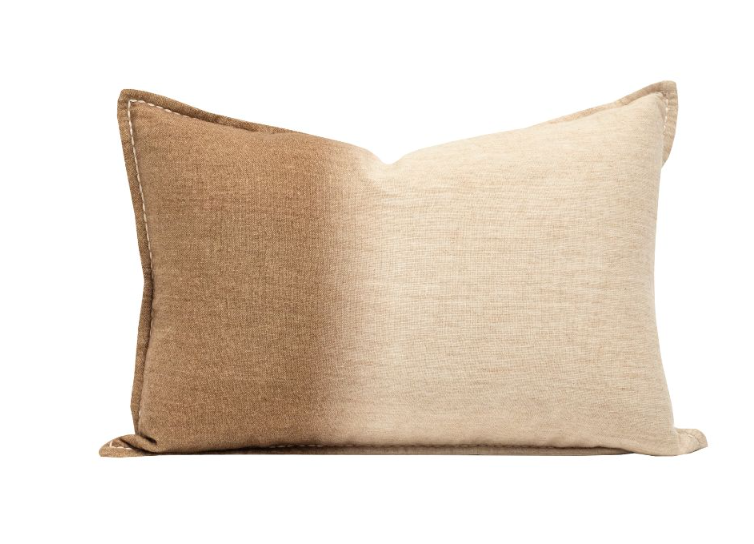 coussin rose foncé au beige clair et sont point sellier.
