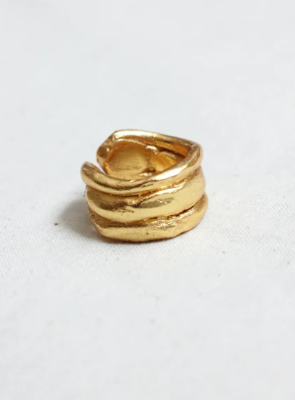 détails bague vue de de face 